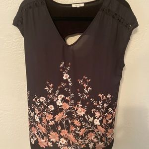 Cute flower blouse with cut out back
